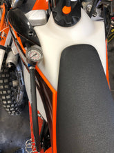 Load image into Gallery viewer, FUEL PRESSURE TESTER