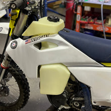 Load image into Gallery viewer, IMS FUEL TANK | 2023+ HUSQ 3.2gal OLD GEN EFI PUMP