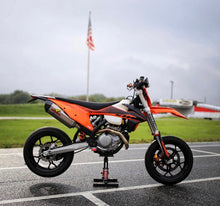 Load image into Gallery viewer, GRAVES MOTORSPORTS KTM/HUS TITANIUM SLIP-ON WITH CARBON END CAP 20-23